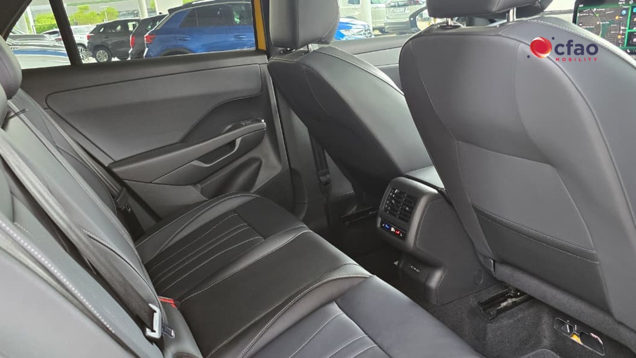 1 1 R Volkswagen (VW) T-Roc TSi 1.4 R-Line Plus for sale in Gauteng ...